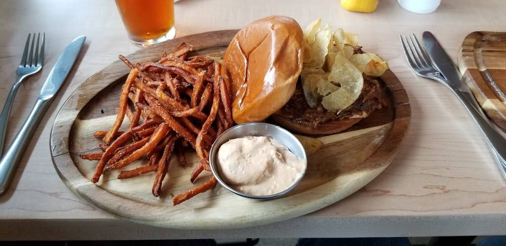 Crocketts Public House | restaurant | 26300 238th Ave SE SE, Maple Valley, WA 98038, USA | 4253587214 OR +1 425-358-7214