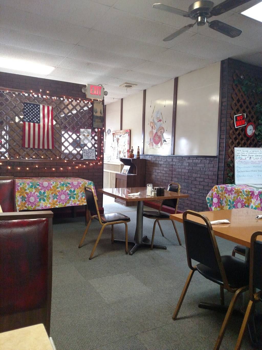 Daves Diner | restaurant | 937 Wooster Rd W, Barberton, OH 44203, USA | 3307069242 OR +1 330-706-9242