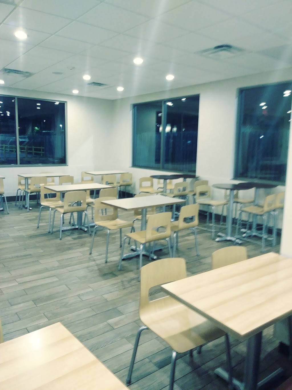 Wendys | restaurant | 12723 S Ashland Ave, Calumet Park, IL 60827, USA | 7083891646 OR +1 708-389-1646