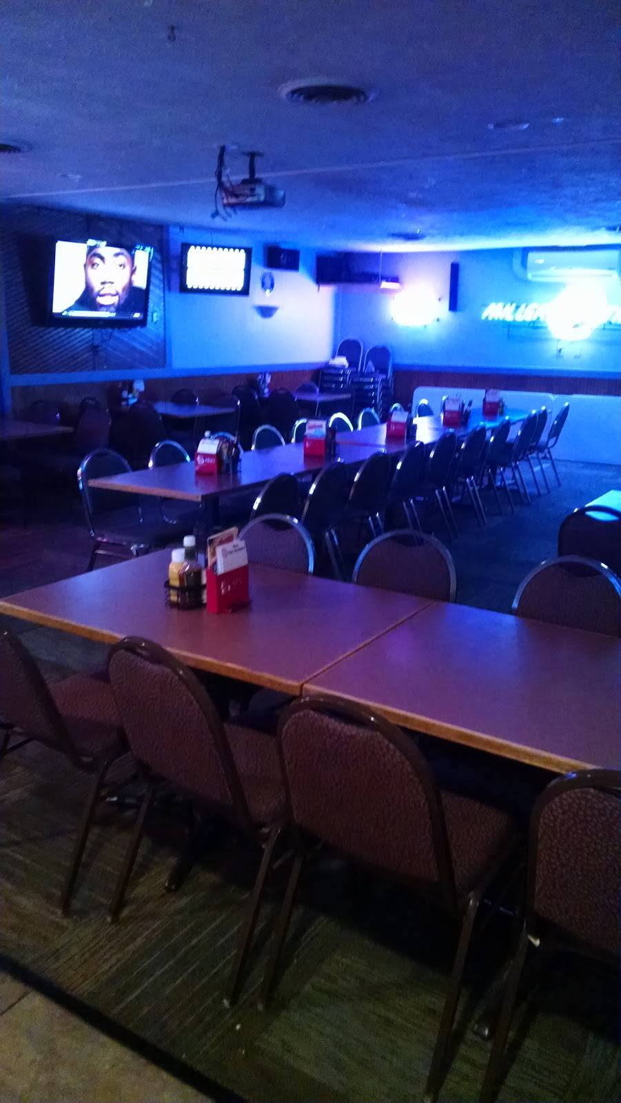 The Garage Sports Bar & Grill | restaurant | 5551 S 48th St, Lincoln, NE 68516, USA | 4024232996 OR +1 402-423-2996