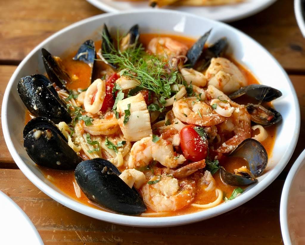 Hook Line & Schooner | restaurant | 4600 W Village Way #3009, Smyrna, GA 30080, USA | 7703333338 OR +1 770-333-3338