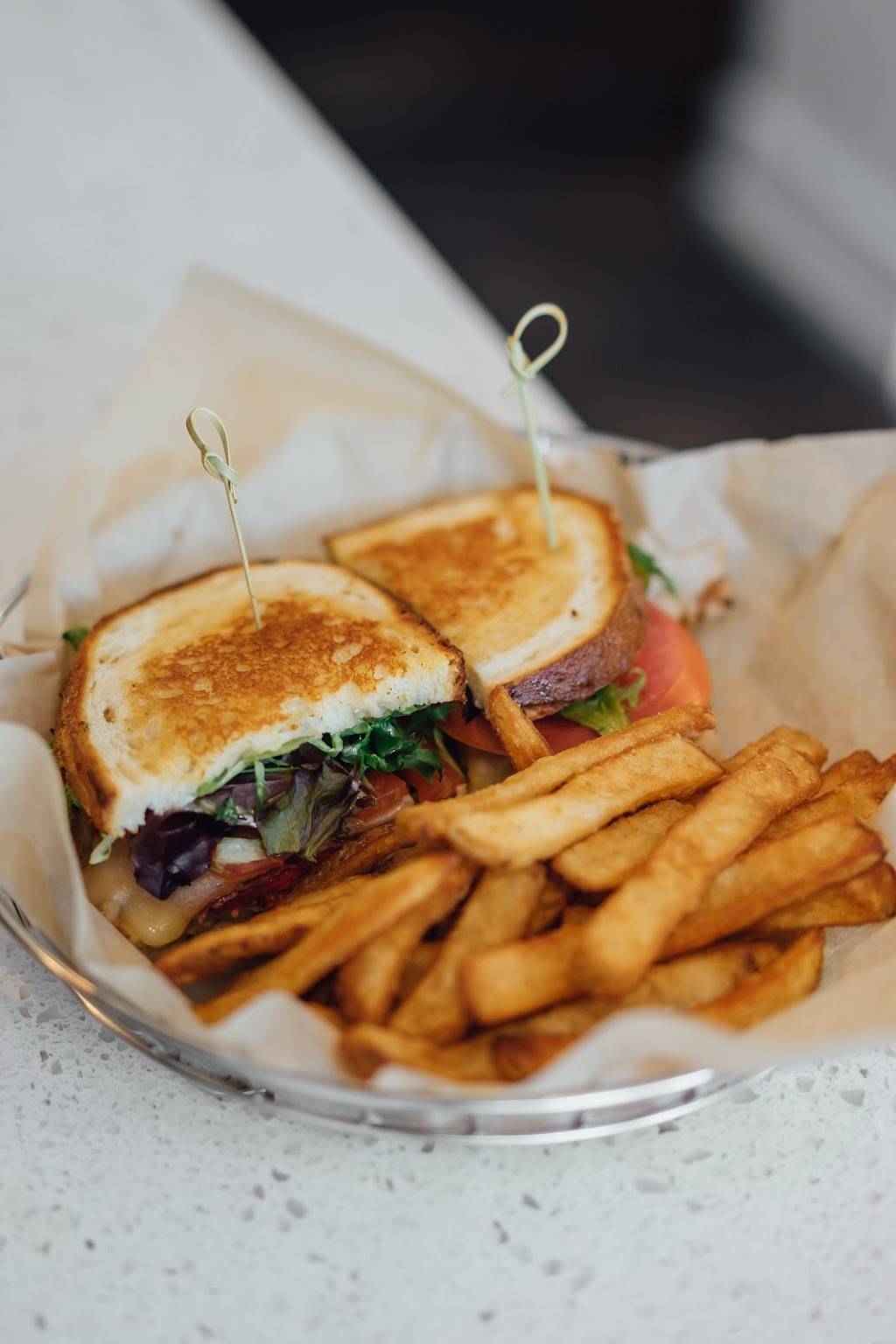 Beechwood Grill | restaurant | 380 Douglas Ave, Holland, MI 49424, USA | 6163962355 OR +1 616-396-2355