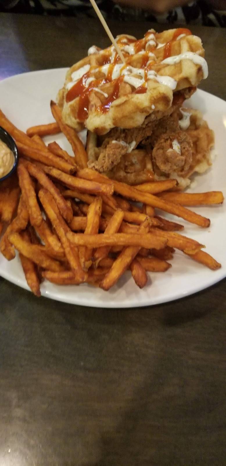 St. Louis Bar & Grill | restaurant | 541 Holland St W Unit S1, Bradford, ON L3Z 0C1, Canada | 9057750055 OR +1 905-775-0055