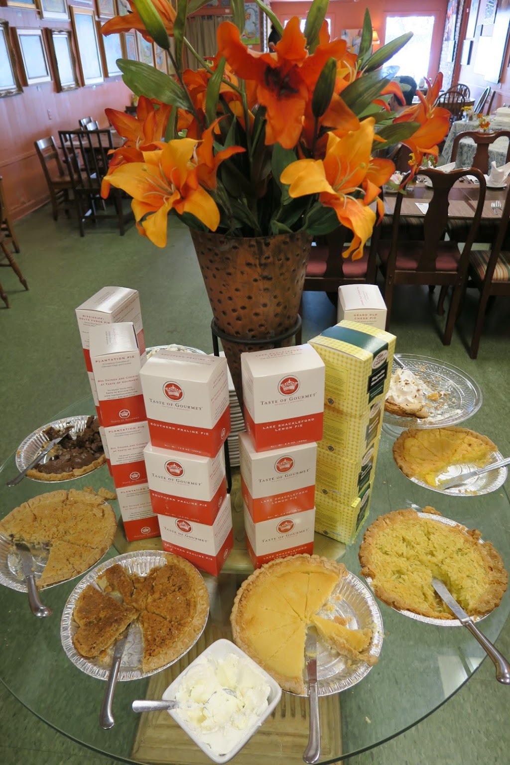 The Crown Restaurant | restaurant | 112 Front Ave, Indianola, MS 38751, USA | 6628874522 OR +1 662-887-4522