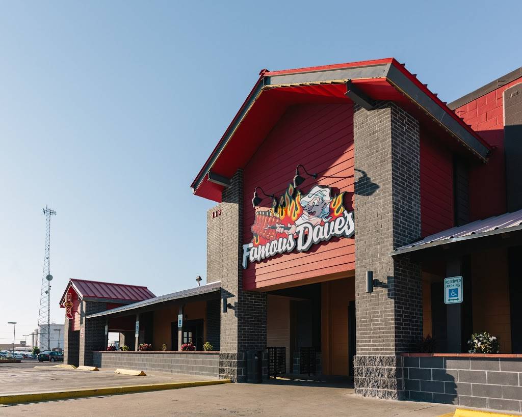 Famous Daves Bar-B-Que | restaurant | 1135 Airway Blvd, El Paso, TX 79925, USA | 9158438400 OR +1 915-843-8400