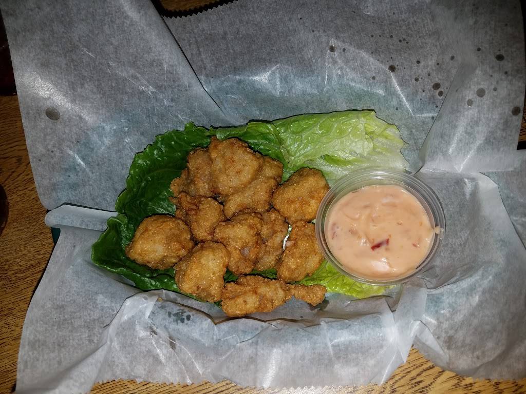Gators Crossroad | restaurant | 19830 Tamiami Trail E, Naples, FL 34114, USA | 2393940288 OR +1 239-394-0288