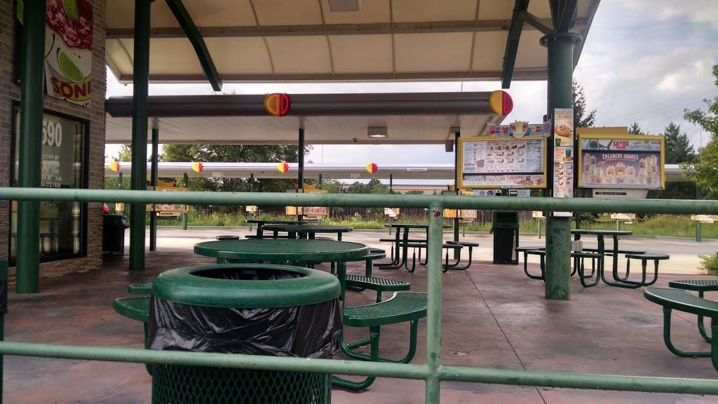 Sonic Drive-In | restaurant | 590 S Barrington Rd, Streamwood, IL 60107, USA | 6303727920 OR +1 630-372-7920