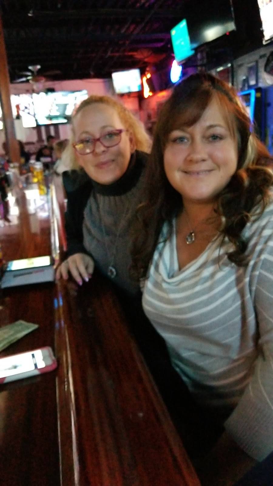 Thirst & Ten | restaurant | 15299 Sheldon Rd, Cleveland, OH 44130, USA | 2163628000 OR +1 216-362-8000