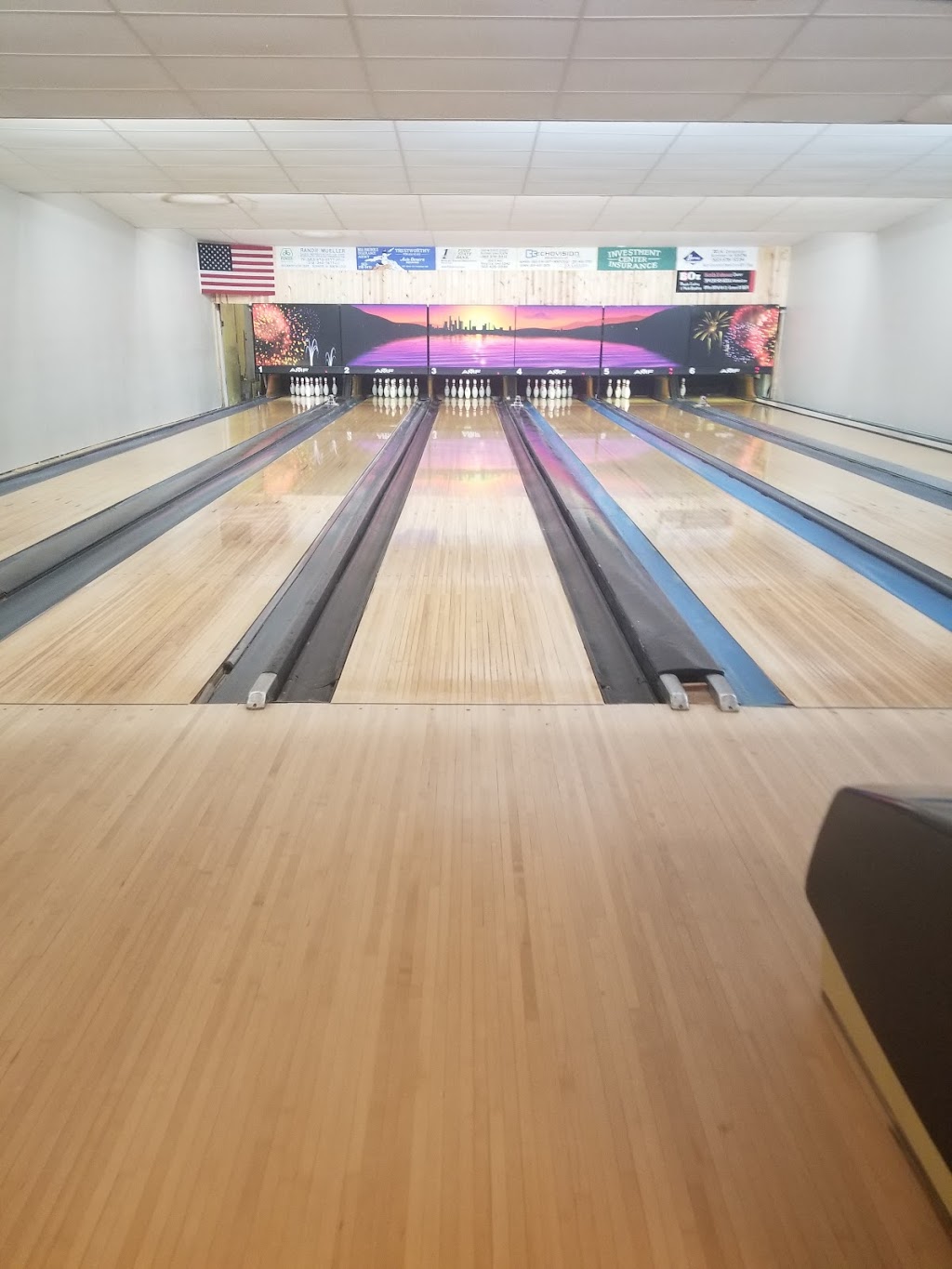 Thunder Lanes | restaurant | 810 E 1st St, Sumner, IA 50674, USA | 5635785712 OR +1 563-578-5712