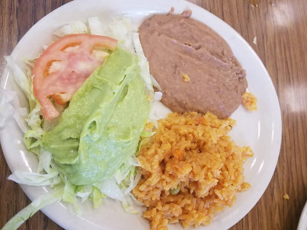 La Esquinita Mexican Restaurant & Meat Market | restaurant | 14624 Shepherd Rd, Atascosa, TX 78002, USA | 2106224100 OR +1 210-622-4100