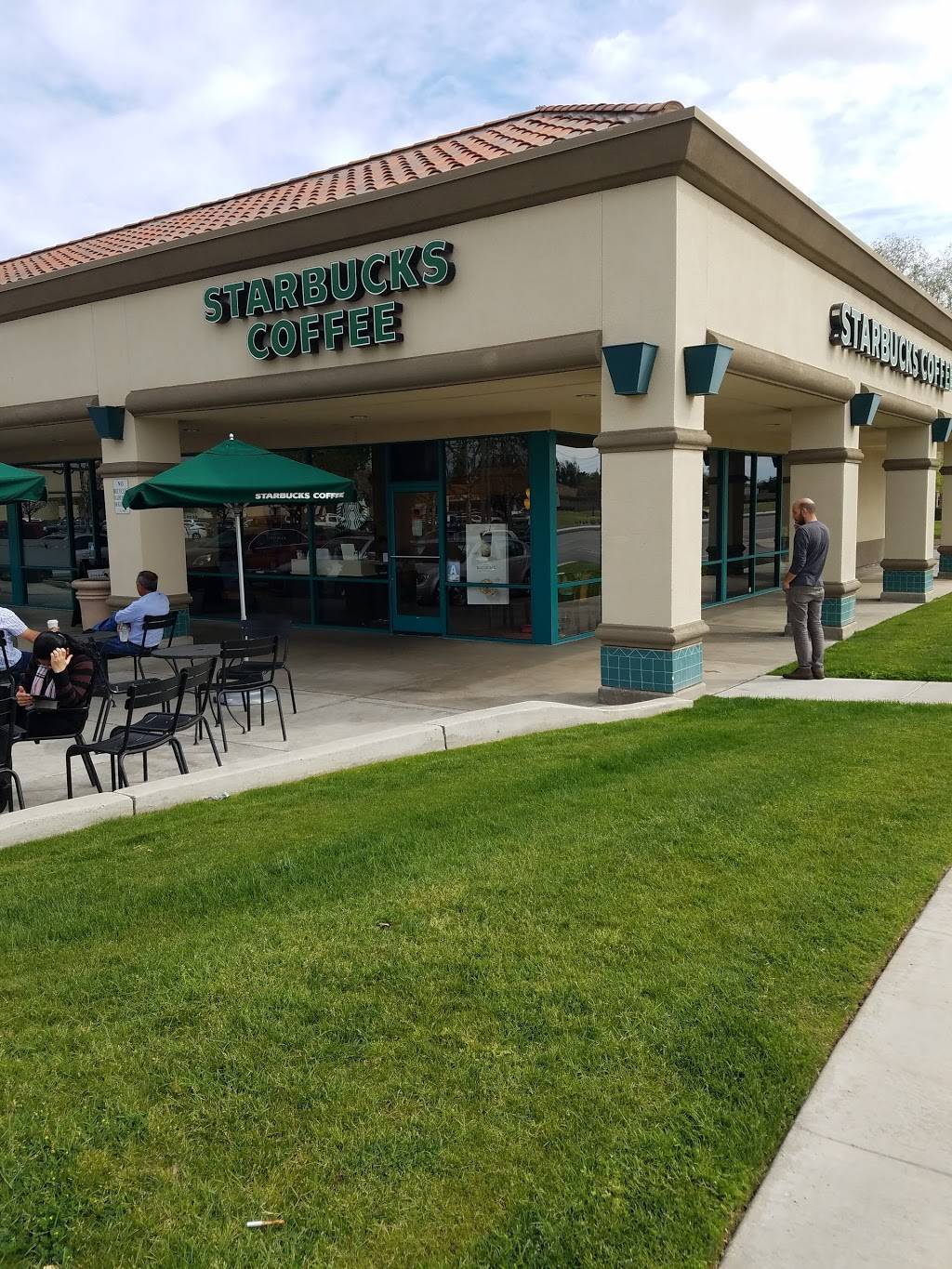 Starbucks | cafe | 4420 Coffee Rd B, Bakersfield, CA 93308, USA | 6615878786 OR +1 661-587-8786