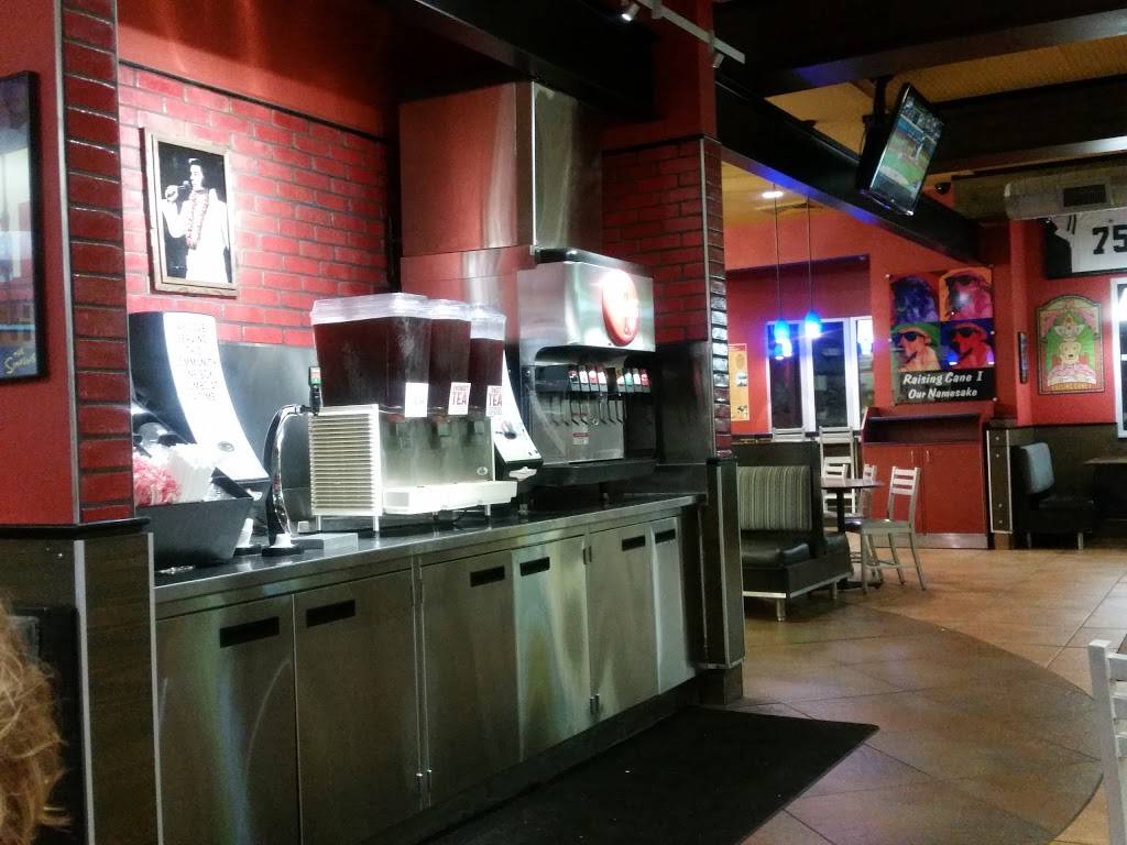 Raising Canes Chicken Fingers | meal takeaway | 1777 N Hwy 17, Mt Pleasant, SC 29464, USA | 8436062999 OR +1 843-606-2999