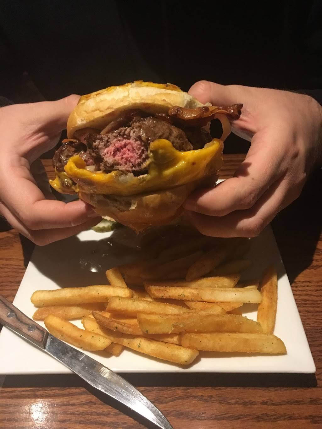 Mikes York Street Bar & Grill | meal takeaway | 544 York Rd, Warminster, PA 18974, USA | 2156723300 OR +1 215-672-3300