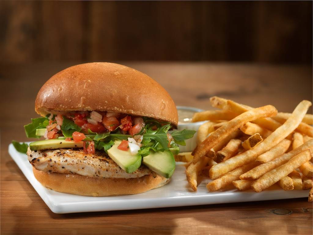 Lone Star Texas Grill | restaurant | 18277 Yonge St, East Gwillimbury, ON L9N 0A2, Canada | 9052357733 OR +1 905-235-7733