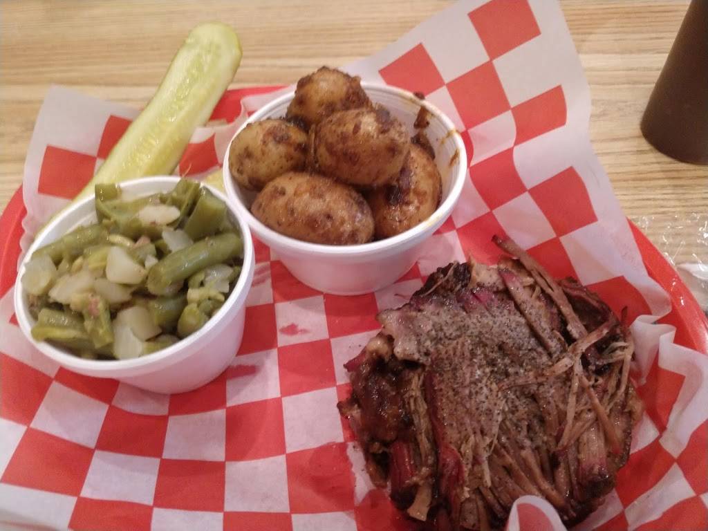 Fatbacks Barbecue | restaurant | 1334 Linden Ave, Dayton, OH 45410, USA | 9372547427 OR +1 937-254-7427