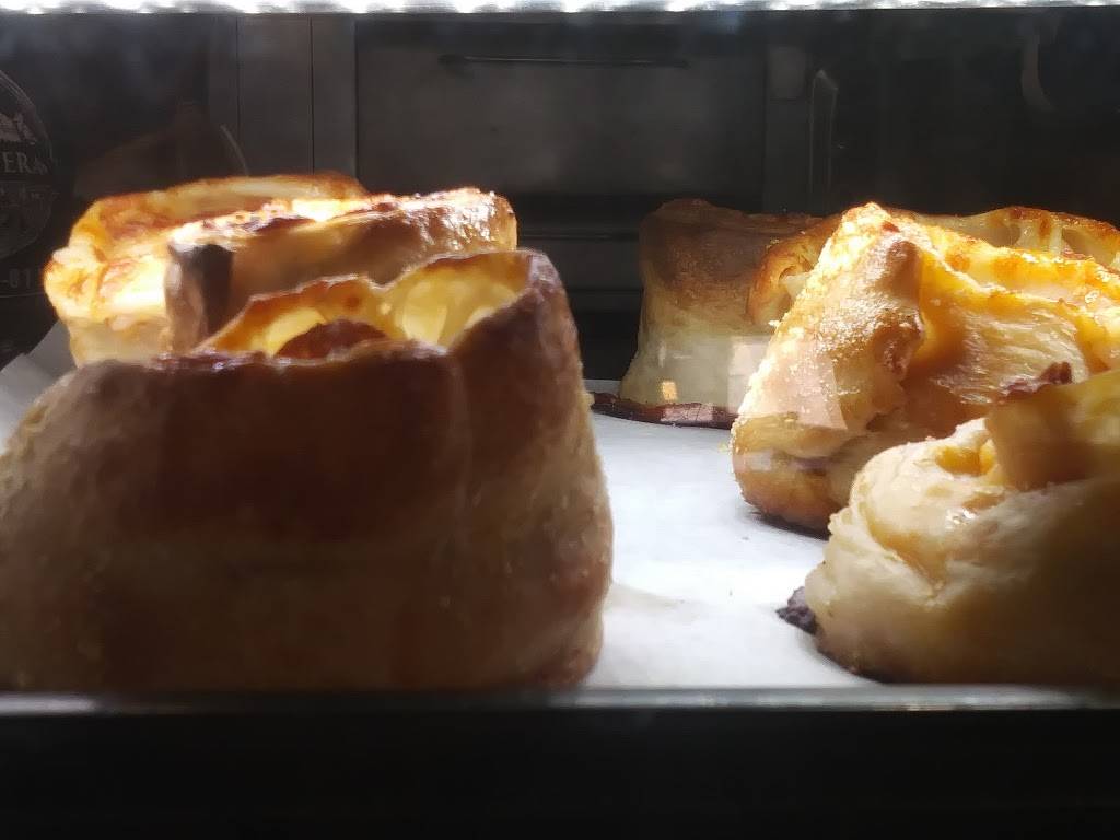 Primaveras Pizzeria & Restaurant | restaurant | 170 E Montauk Hwy, Lindenhurst, NY 11757, USA | 6319918118 OR +1 631-991-8118