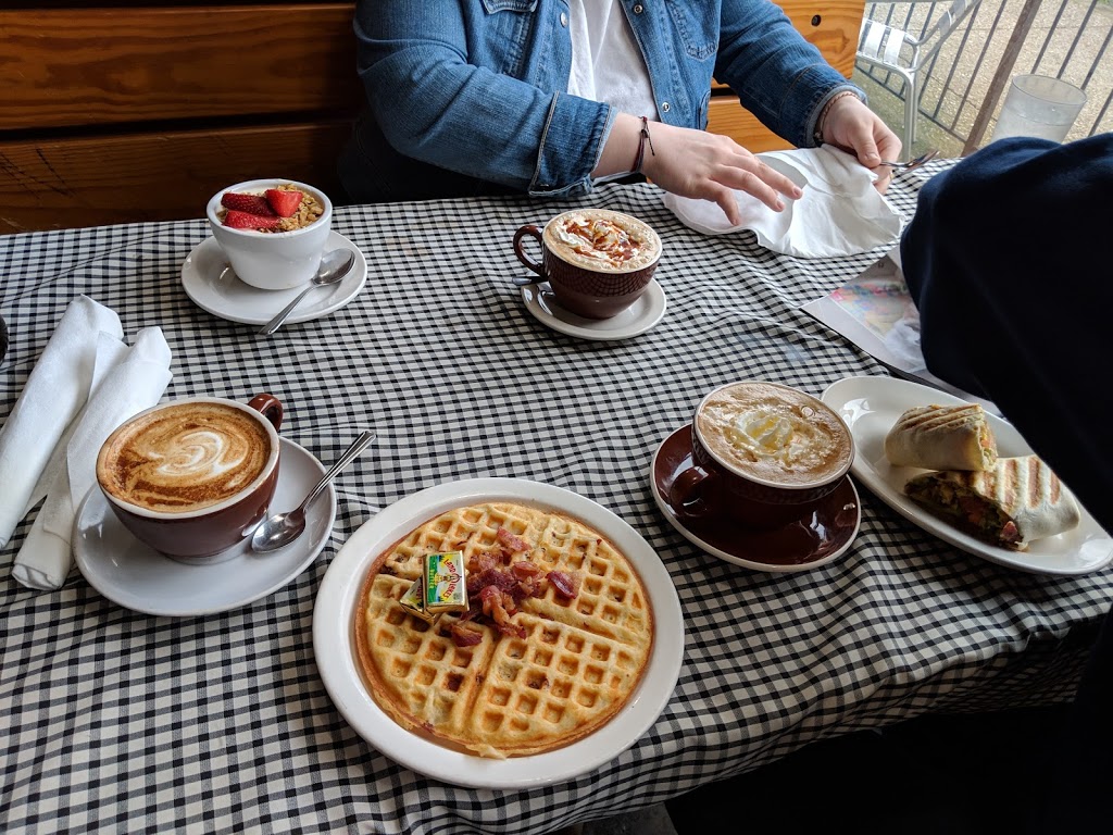 Café Eclectic | restaurant | 110 Harbor Town Square, Memphis, TN 38103, USA | 9015904645 OR +1 901-590-4645