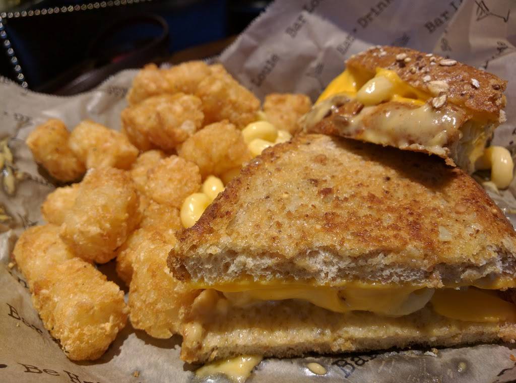 Bar Louie - Foundry Row | night club | 10080 Reisterstown Rd #20, Garrison, MD 21117, USA | 4437389880 OR +1 443-738-9880