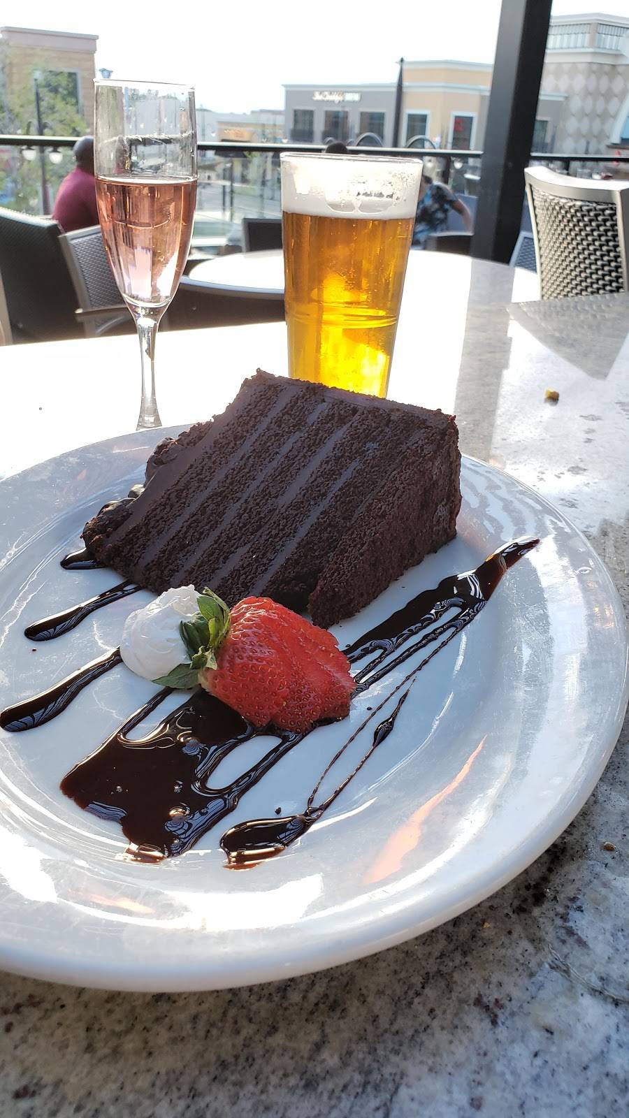 Bar Louie | night club | 6100 S Main St, Aurora, CO 80016, USA | 7207309100 OR +1 720-730-9100