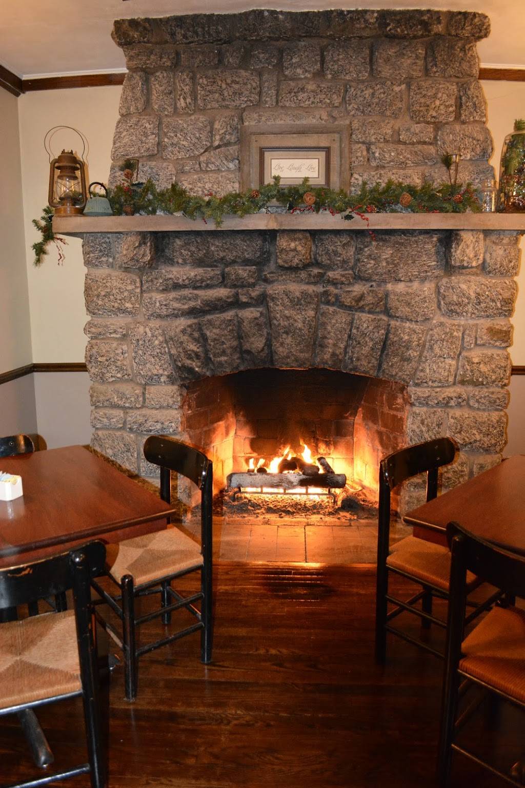 Mollies Mason Jar & 9 North Wood Fired Pizza | restaurant | 13 Park Ave, Hadley, NY 12835, USA | 5186962020 OR +1 518-696-2020