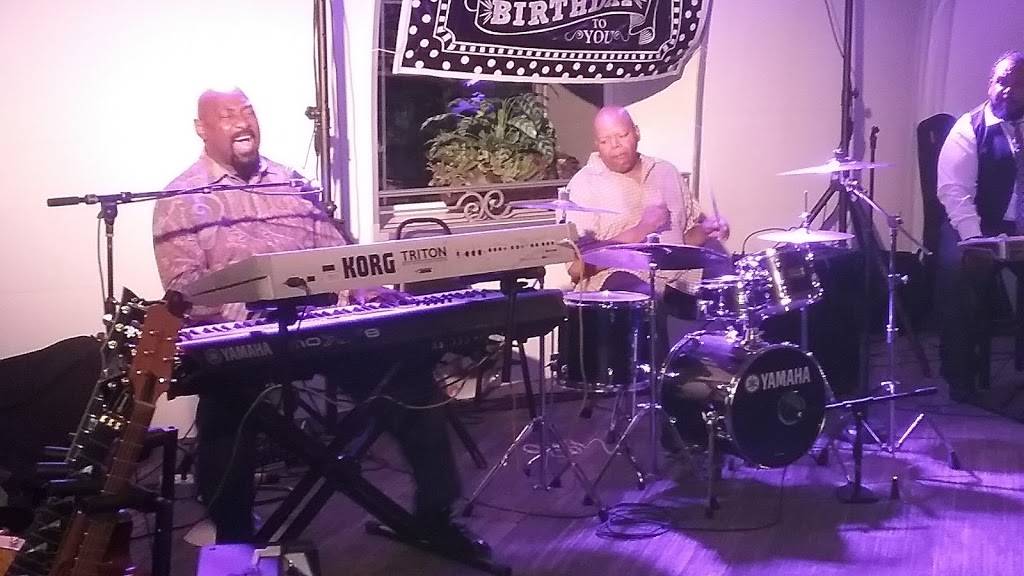 Champions Run | restaurant | 13800 Eagle Run Dr, Omaha, NE 68164, USA | 4024988900 OR +1 402-498-8900