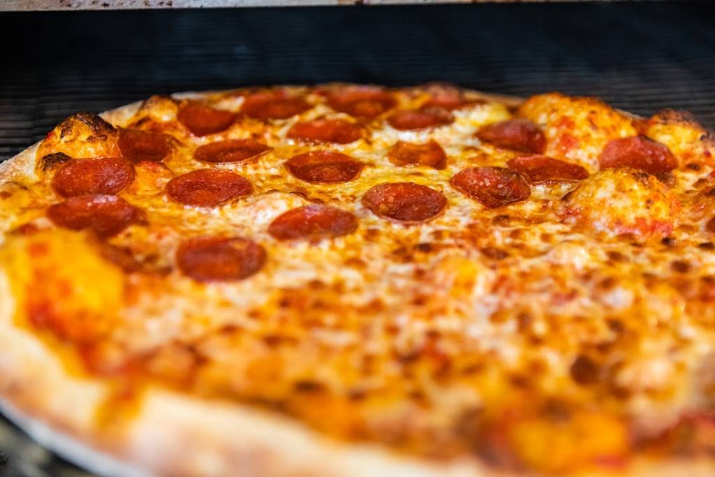 Rotary Pizza | restaurant | 10 Leland St, Rockland, ME 04841, USA | 2075938809 OR +1 207-593-8809