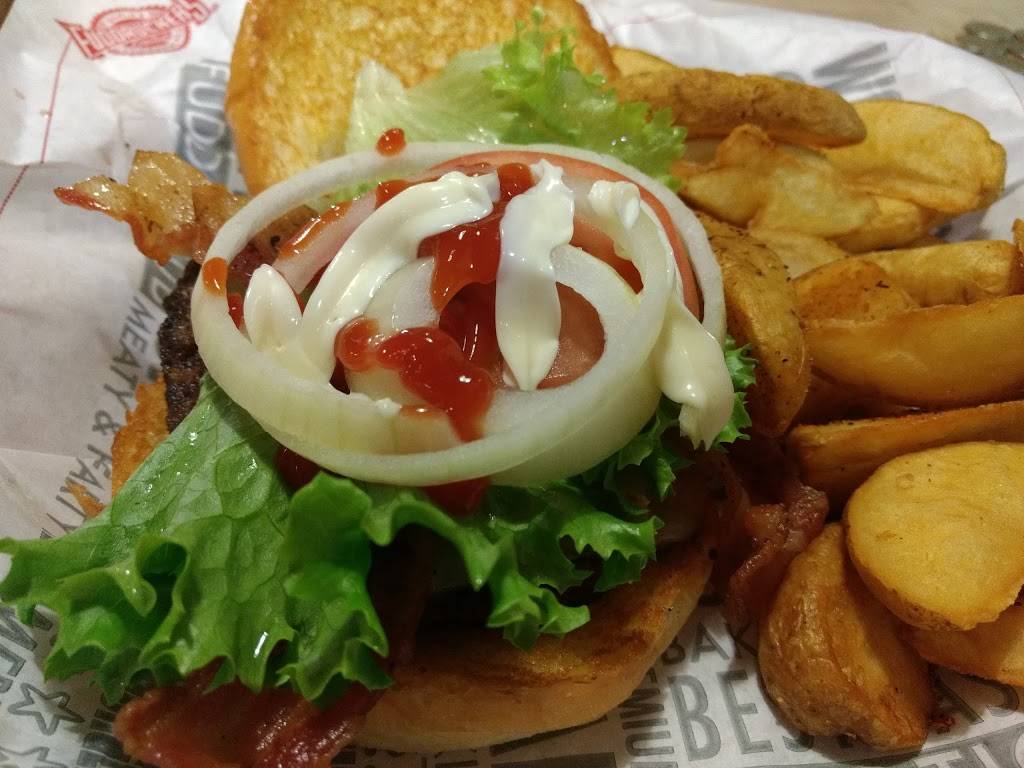 Fuddruckers | restaurant | 1592A Rockville Pike, Rockville, MD 20852, USA | 3014683501 OR +1 301-468-3501