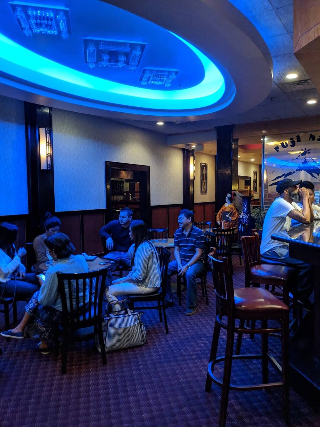 Fujihana Japanese Steakhouse | restaurant | 935 Loucks Rd, York, PA 17404, USA | 7178458988 OR +1 717-845-8988