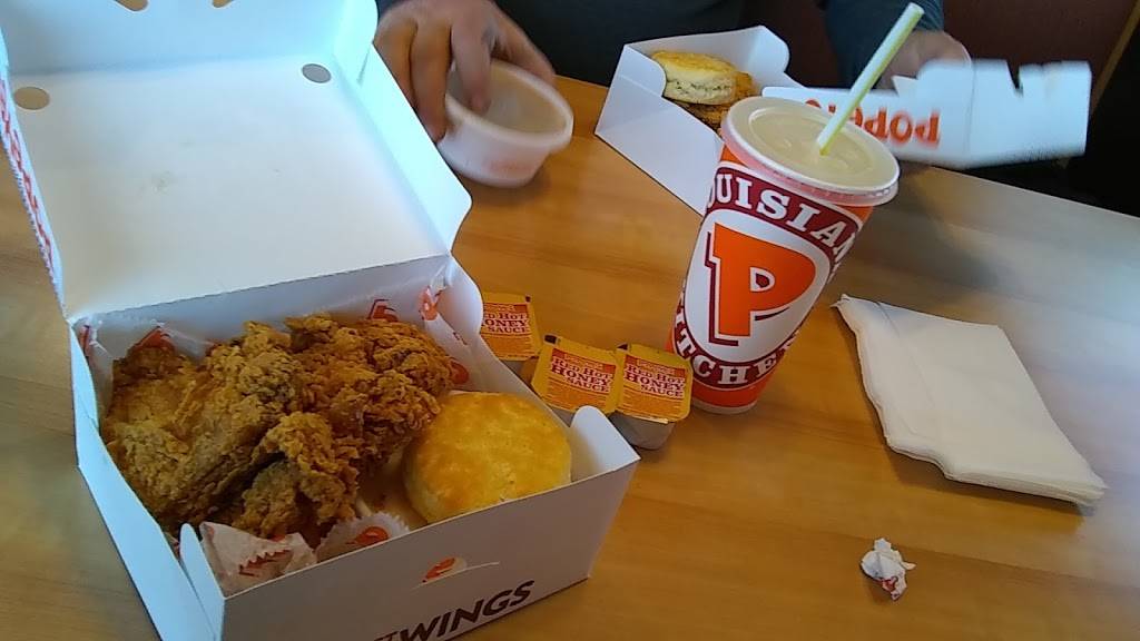 Popeyes Louisiana Kitchen | restaurant | 1823 Airport Blvd, Austin, TX 78702, USA | 5124772302 OR +1 512-477-2302