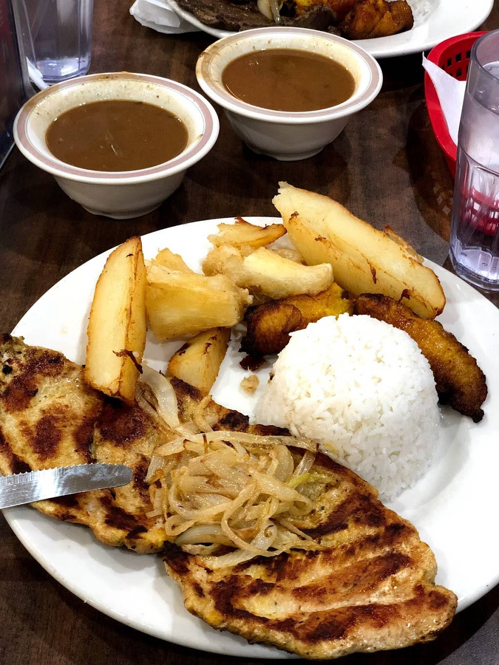 Antojitos Latin Cravings | restaurant | 2302 W Columbus Dr, Tampa, FL 33607, USA | 8132519499 OR +1 813-251-9499