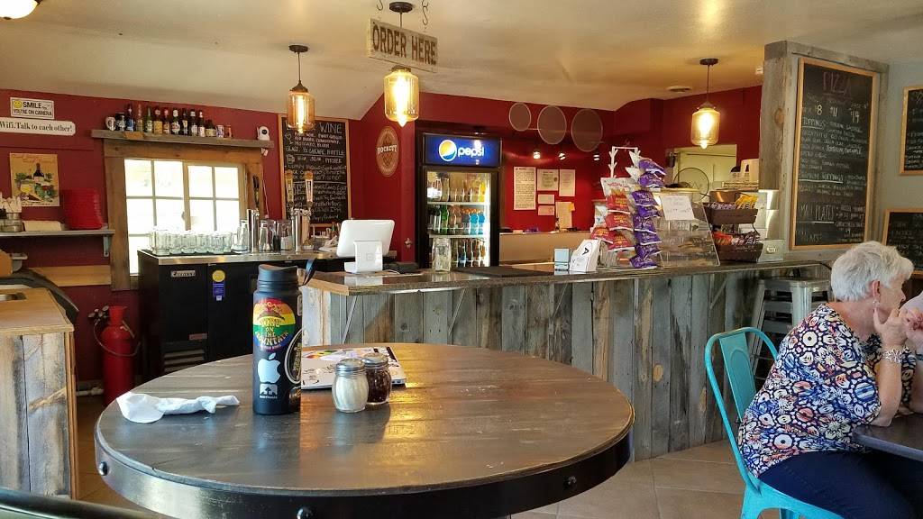 Rock Creek Tavern & Pizzeria | restaurant | 6 Ski Rd E, Allenspark, CO 80510, USA | 3037479000 OR +1 303-747-9000