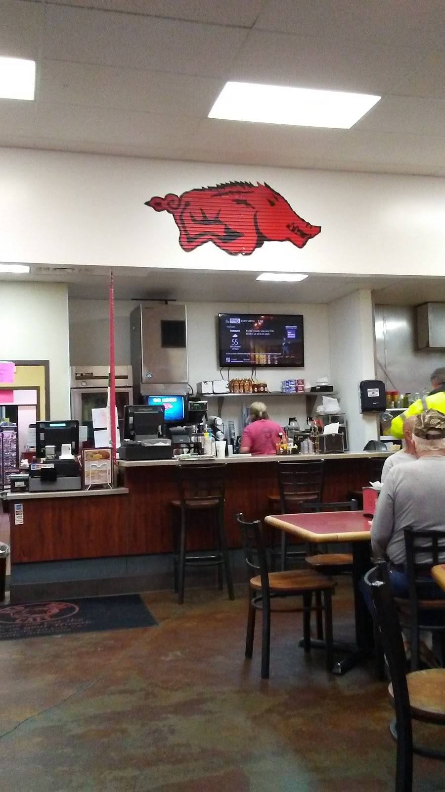 Workmans Hilltop Travel Center | restaurant | 8265 AR-282, Alma, AR 72921, USA | 4796321356 OR +1 479-632-1356