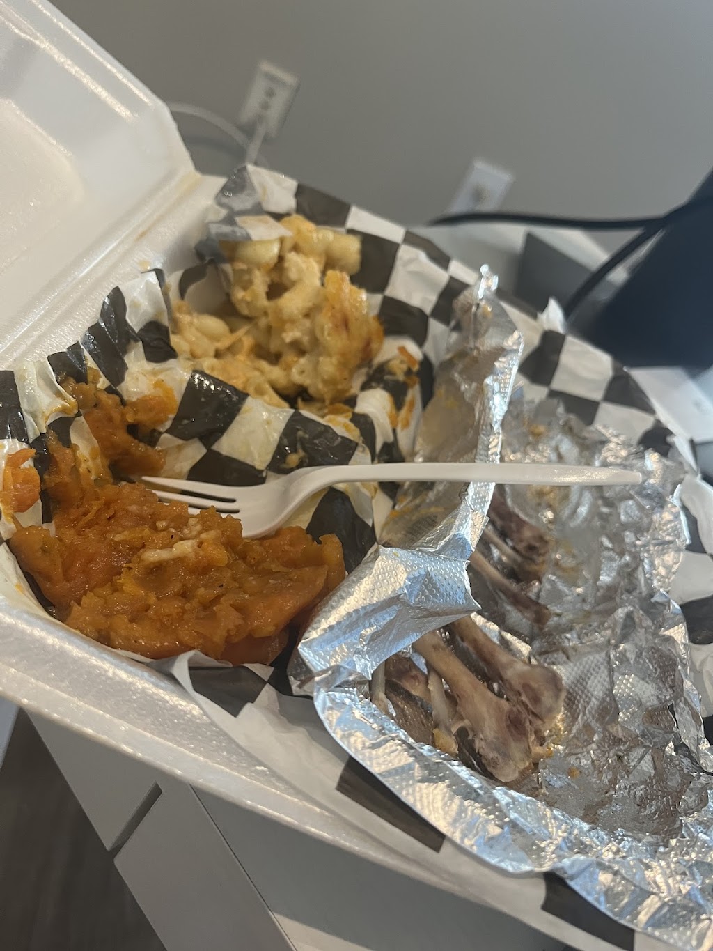 Everybody Eats | restaurant | 3720 N Tryon St #107, Charlotte, NC 28206, USA | 7044656430 OR +1 704-465-6430