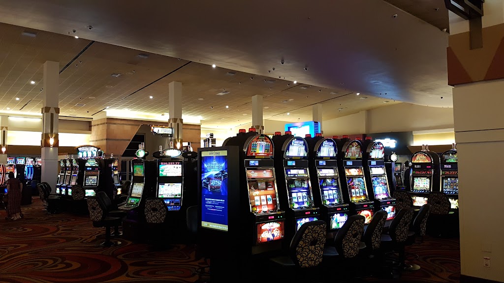 Kickapoo Lucky Eagle Casino Hotel | restaurant | 794 Lucky Eagle Dr, Eagle Pass, TX 78852, USA | 8307732255 OR +1 830-773-2255