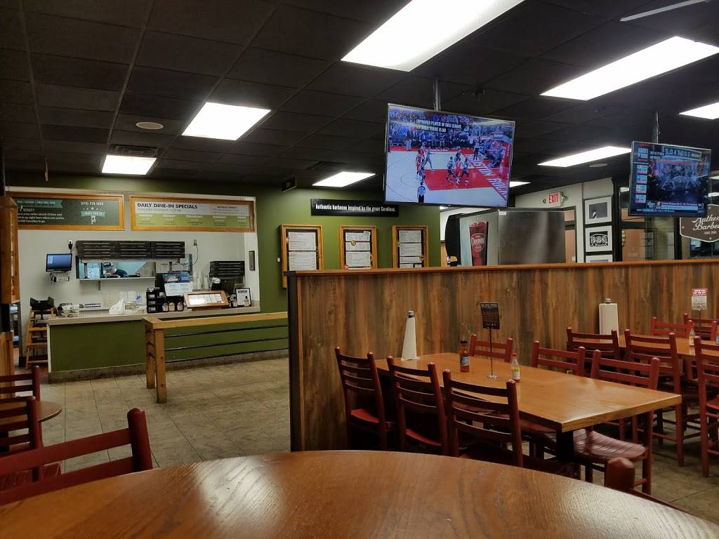 Old Carolina Barbecue | restaurant | 2035 W 4th St, Ontario, OH 44906, USA | 4195290680 OR +1 419-529-0680