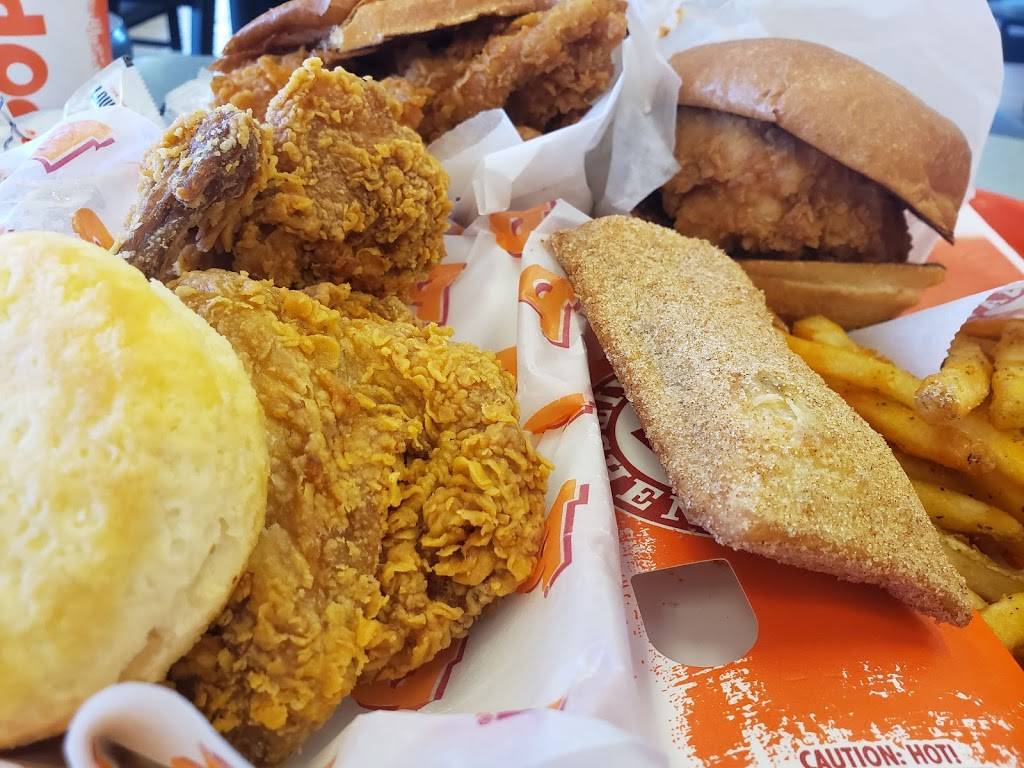 Popeyes Chicken | restaurant | 19-21 Rickenbacker Rd, Nellis AFB, NV 89191, USA | 7026443477 OR +1 702-644-3477