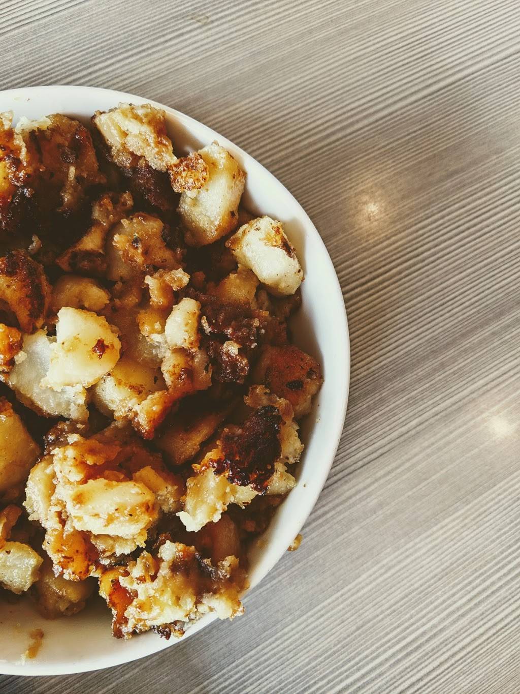 Au Blanc DOeuf | restaurant | 1903 Boulevard René-Laennec, Laval, QC H7M 5E2, Canada | 4506623131 OR +1 450-662-3131