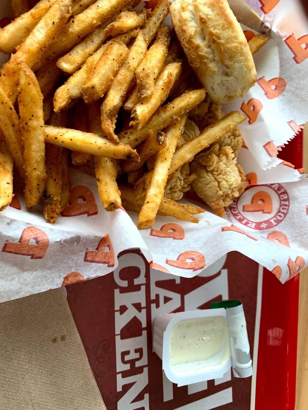 POPEYES LOUISIANA KITCHEN | restaurant | 6795 Airport Rd A1, Mississauga, ON L4V 1E4, Canada | 9056730010 OR +1 905-673-0010