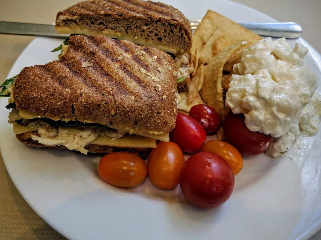 Trim Dining Hall | restaurant | 25 Babson College Drive, Wellesley, MA 02481, USA | 7812394283 OR +1 781-239-4283