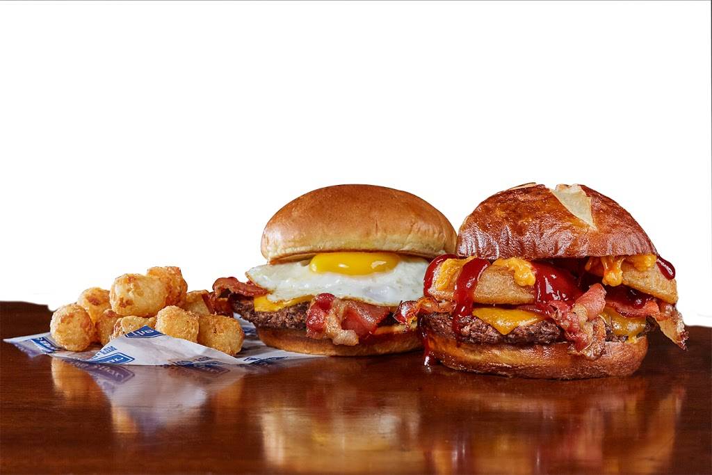 The Bar - Holmgren Way | restaurant | 2001 Holmgren Way, Green Bay, WI 54304, USA | 9204999989 OR +1 920-499-9989