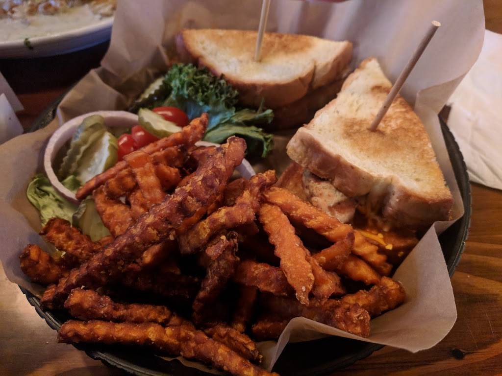 Grumpy Goat Tavern - Ankeny | restaurant | 810 E 1st St, Ankeny, IA 50021, USA | 5155122100 OR +1 515-512-2100