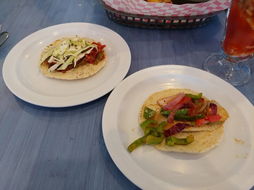 Lapa Lapa Seafood & Drinks | restaurant | 500 Thorn Ave, El Paso, TX 79912, USA | 9152605272 OR +1 915-260-5272