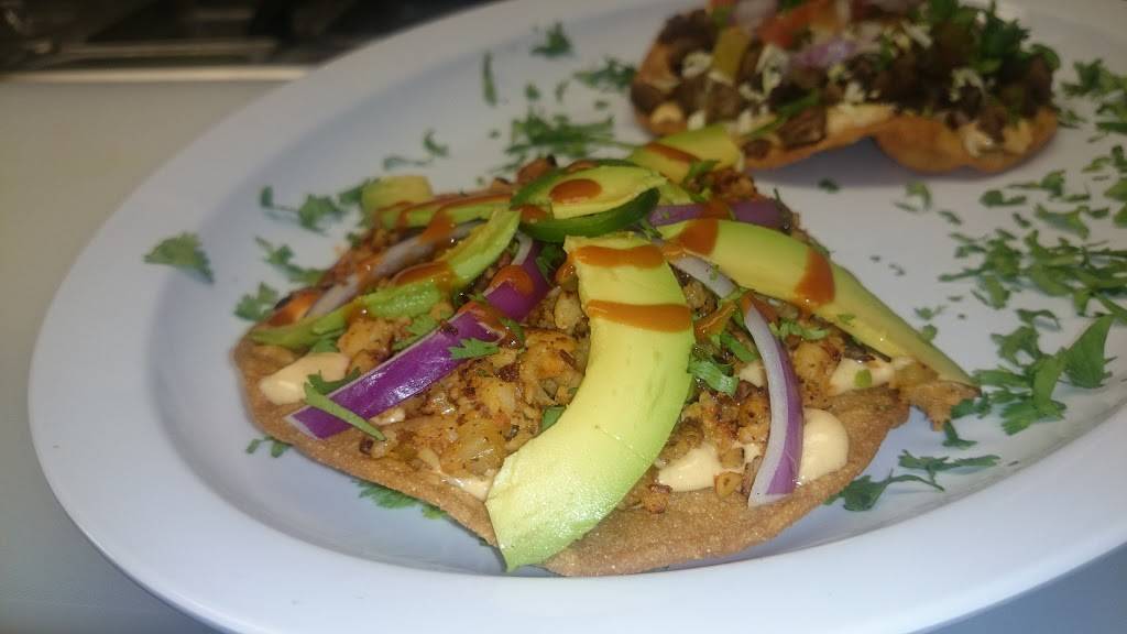 Mariscos El Chavalon | restaurant | 5516 Atlantic Blvd, Maywood, CA 90270, USA | 3235372435 OR +1 323-537-2435