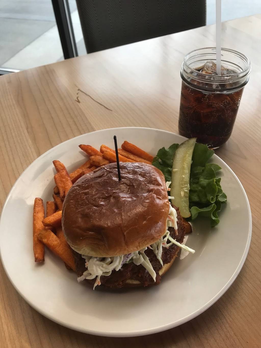 Highland Corner Grill | restaurant | 2424 University Ave, Madison, WI 53726, USA | 6082338778 OR +1 608-233-8778