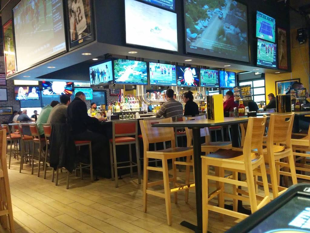 Buffalo Wild Wings | meal takeaway | 15 South Ave, Burlington, MA 01803, USA | 7813651907 OR +1 781-365-1907