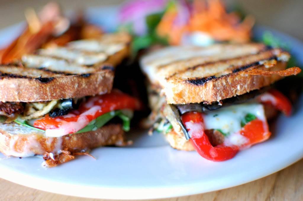 Ipanema Cafe | restaurant | 917 W Grace St, Richmond, VA 23220, USA | 8042130190 OR +1 804-213-0190