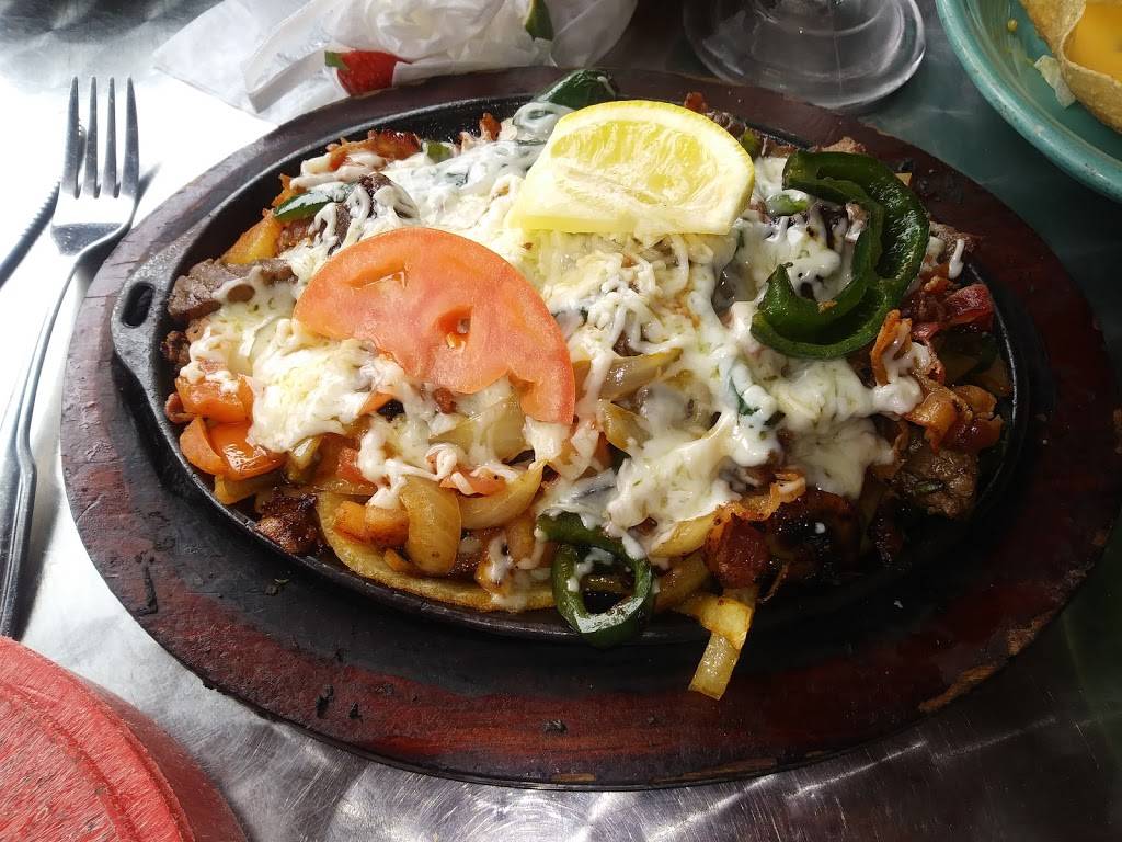 El Bosque Mexican Grill | restaurant | 2101 W Davis St, Conroe, TX 77304, USA | 9365393823 OR +1 936-539-3823