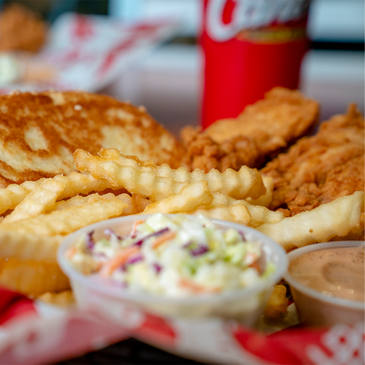 Raising Canes Chicken Fingers | restaurant | 675 Sunland Park Dr, El Paso, TX 79912, USA | 9152424834 OR +1 915-242-4834