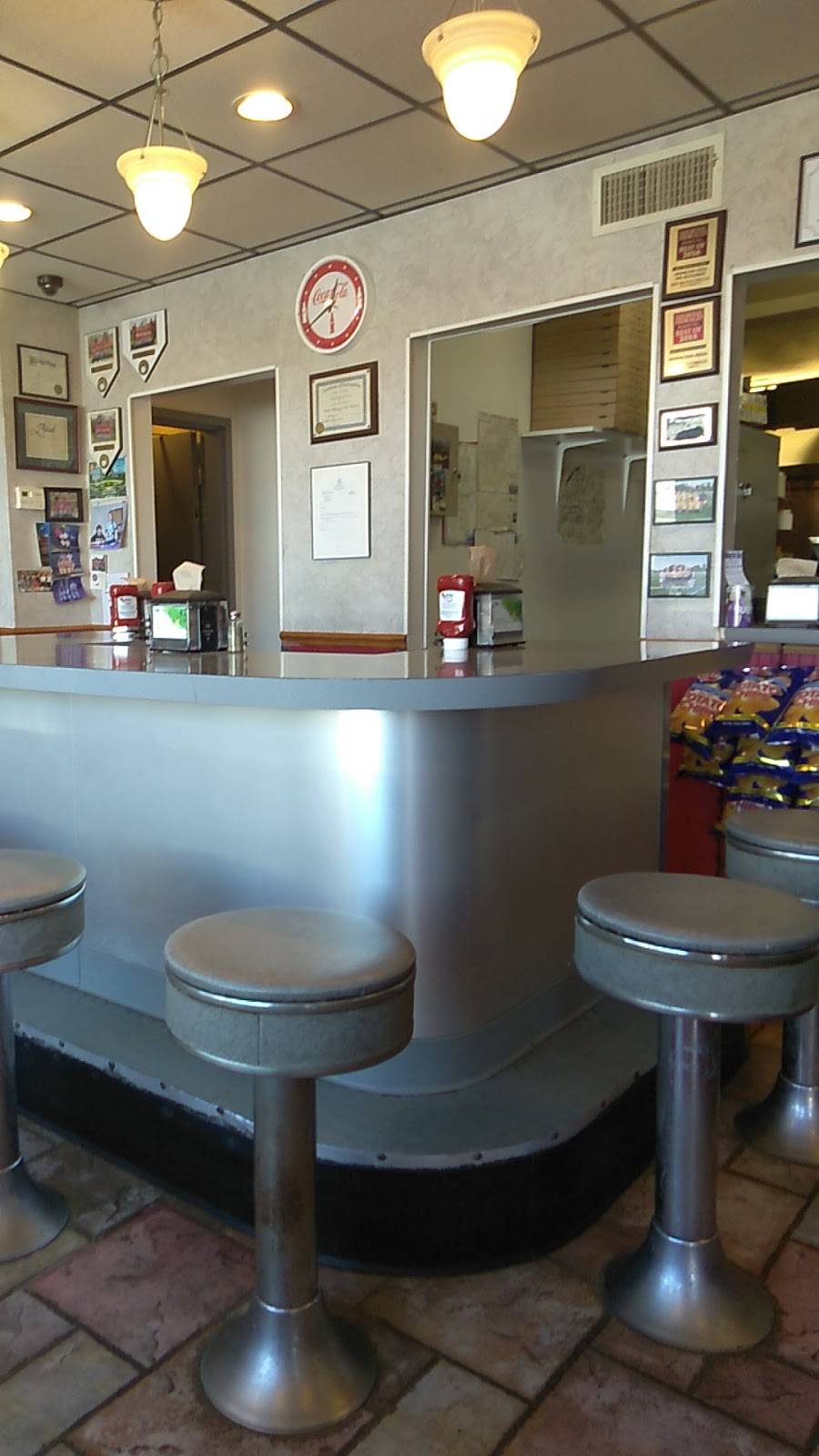 Newington Pizza Restaurant | restaurant | 2912, 75 Market Square, Newington, CT 06111, USA | 8606668421 OR +1 860-666-8421