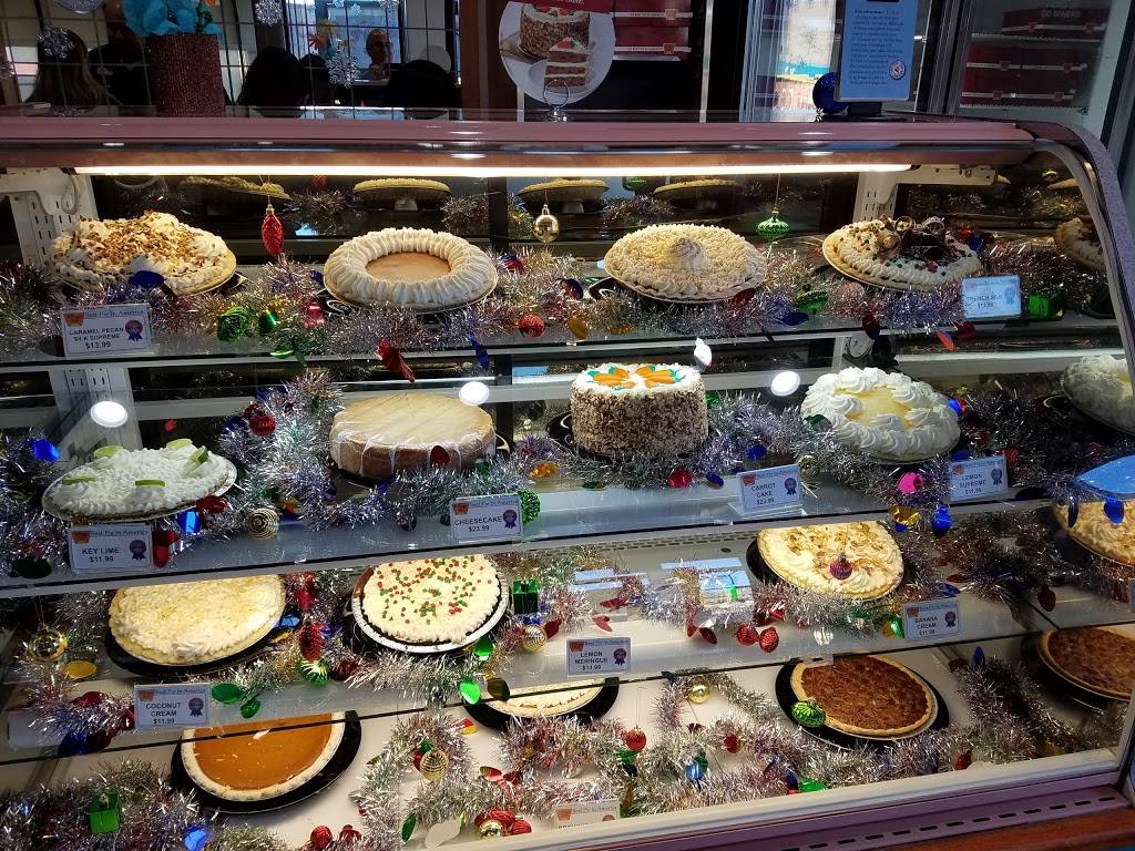 Village Inn | bakery | 2929 N Mesa St, El Paso, TX 79902, USA | 9155440229 OR +1 915-544-0229